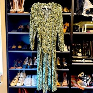 Like new! Floral button down dress